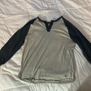American Eagle Vintage Tee, 3 quarter sleeve. Size M. Good condition.